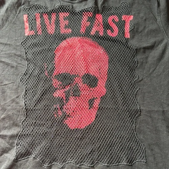 John Varvatos Grunge Y2K Goth Tee with Red Skull - Picture 2 of 4